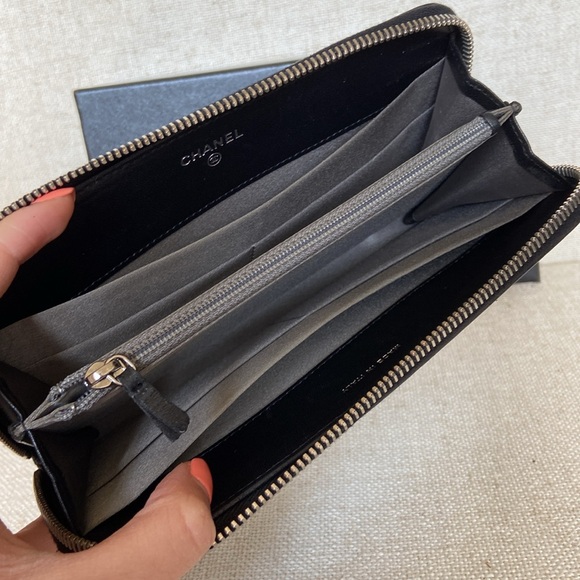 Chanel Black Silver Embo Long Zip w/ Large CC - Picture 9 of 12